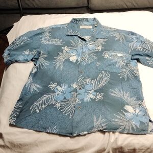 Island Republic men's large sized short sleeved button down shirt